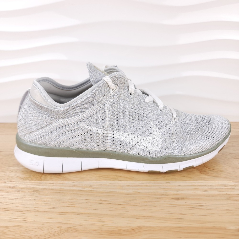 Nike Women's Silver Knit Athletic Shoes. Excellent condition.